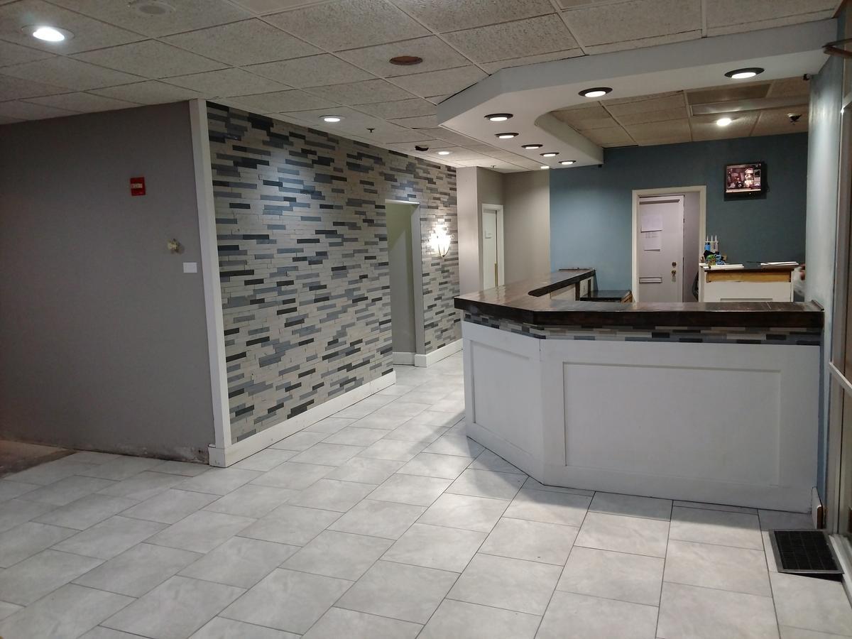 Travelodge By Wyndham Lincoln Northeast Buitenkant foto